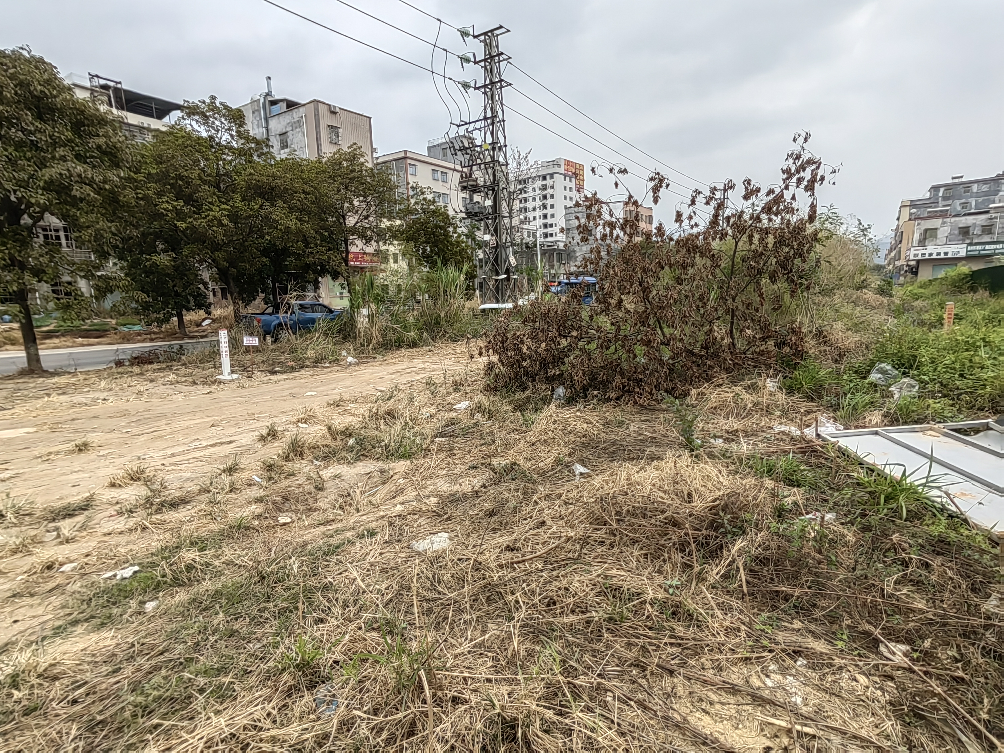 房东自用路边一手土地面积560平出租2