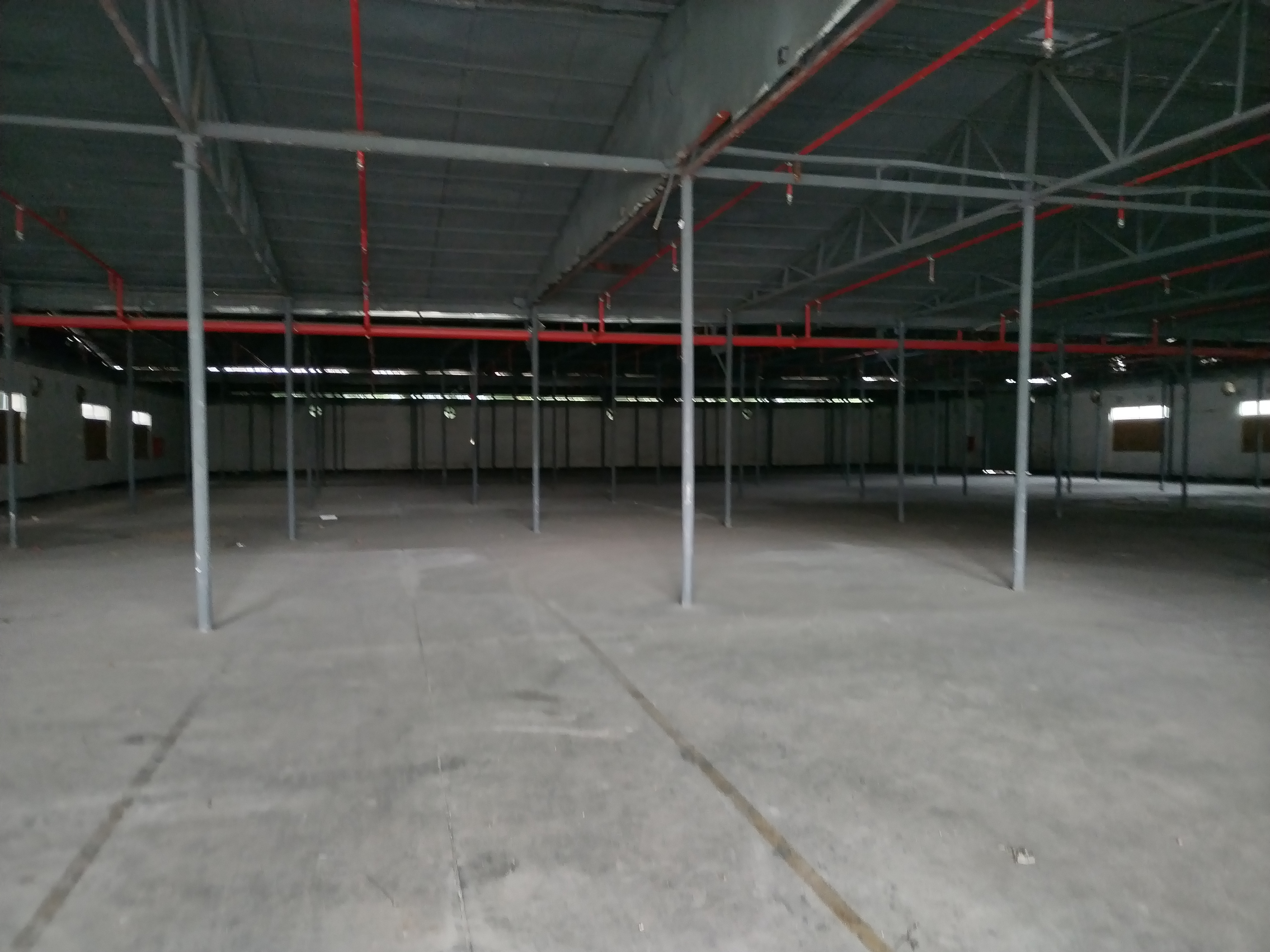 出租深圳坪山坑梓钢构厂房一楼700平，可做生产仓库价格优惠。