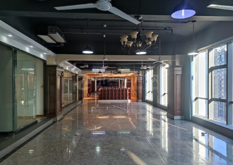 龙华民治深圳北甲级办公室高层8百平方6+1隔间带装修家私出租3