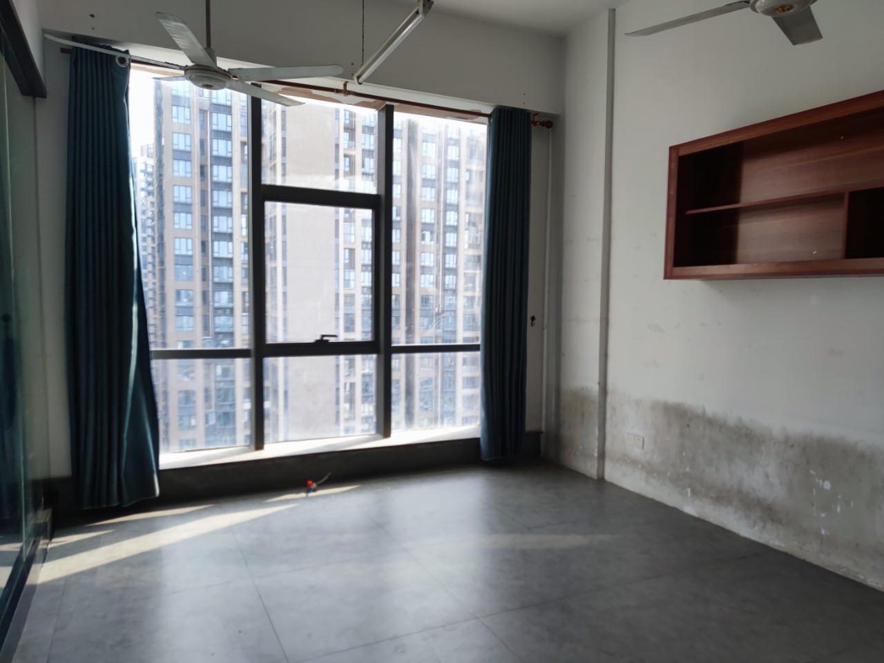 龙华民治深圳北甲级办公室高层8百平方6+1隔间带装修家私出租