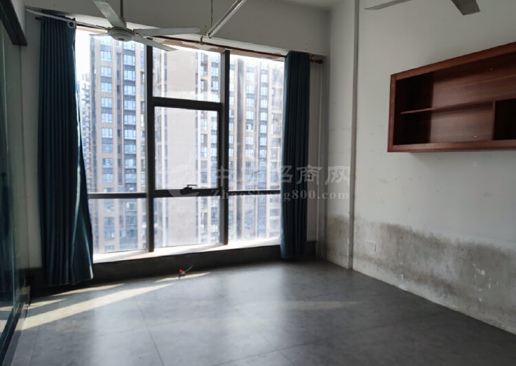 龙华民治深圳北甲级办公室高层8百平方6+1隔间带装修家私出租7