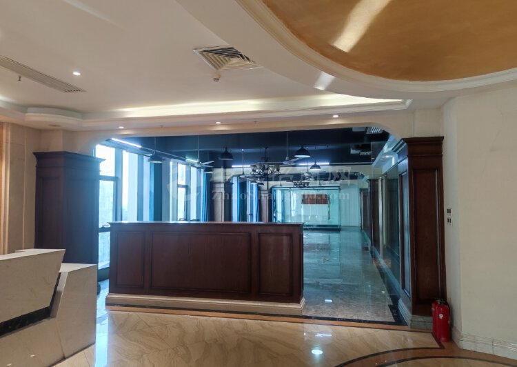 龙华民治深圳北甲级办公室高层8百平方6+1隔间带装修家私出租5