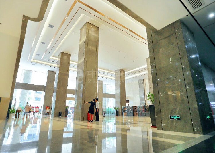 龙华民治深圳北甲级办公室高层8百平方6+1隔间带装修家私出租9