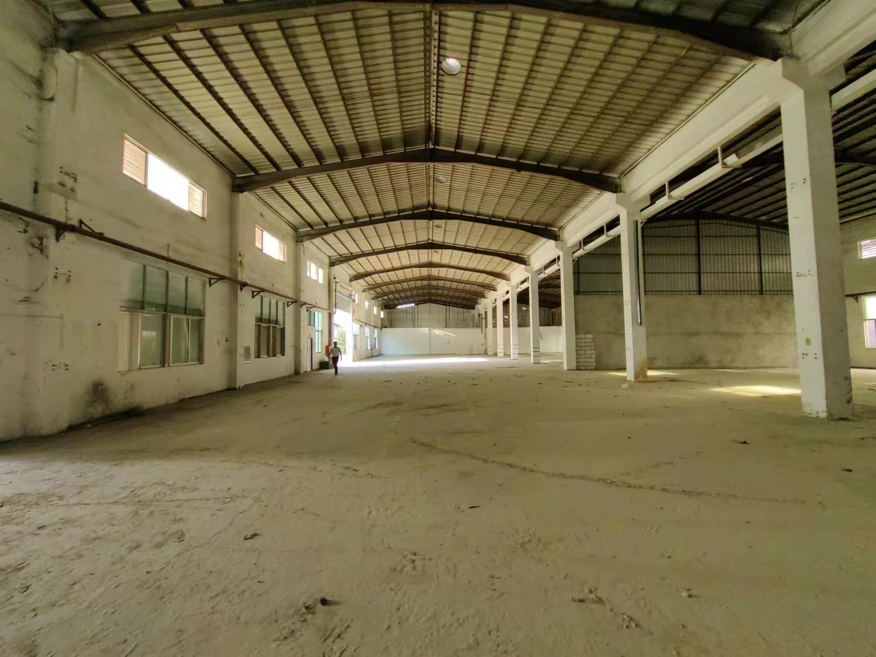 宝龙地铁口钢构层高8-10米可以做仓库篮球羽毛球等体育项目