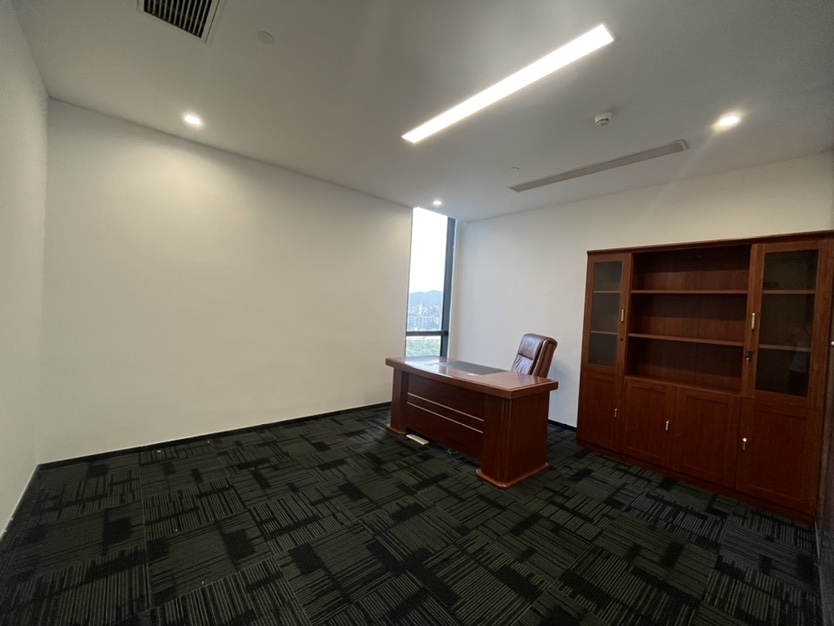 光明凤凰城地铁口精装修230平带隔间办公室写字楼