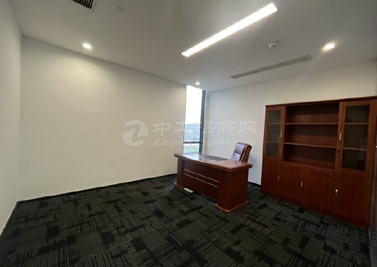 光明凤凰城地铁口精装修230平带隔间办公室写字楼3