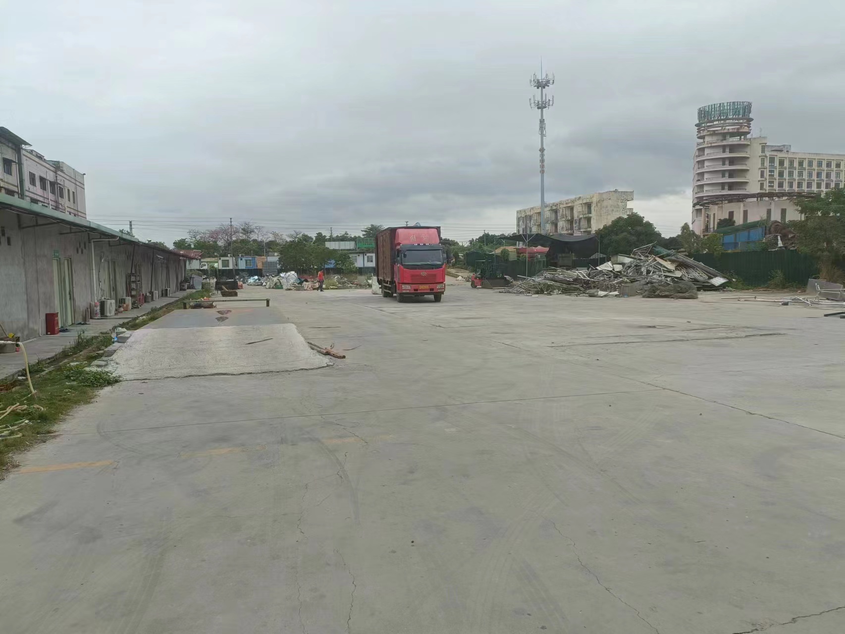 横沥镇田头工业区龙兴路租客出租空地5000平方2