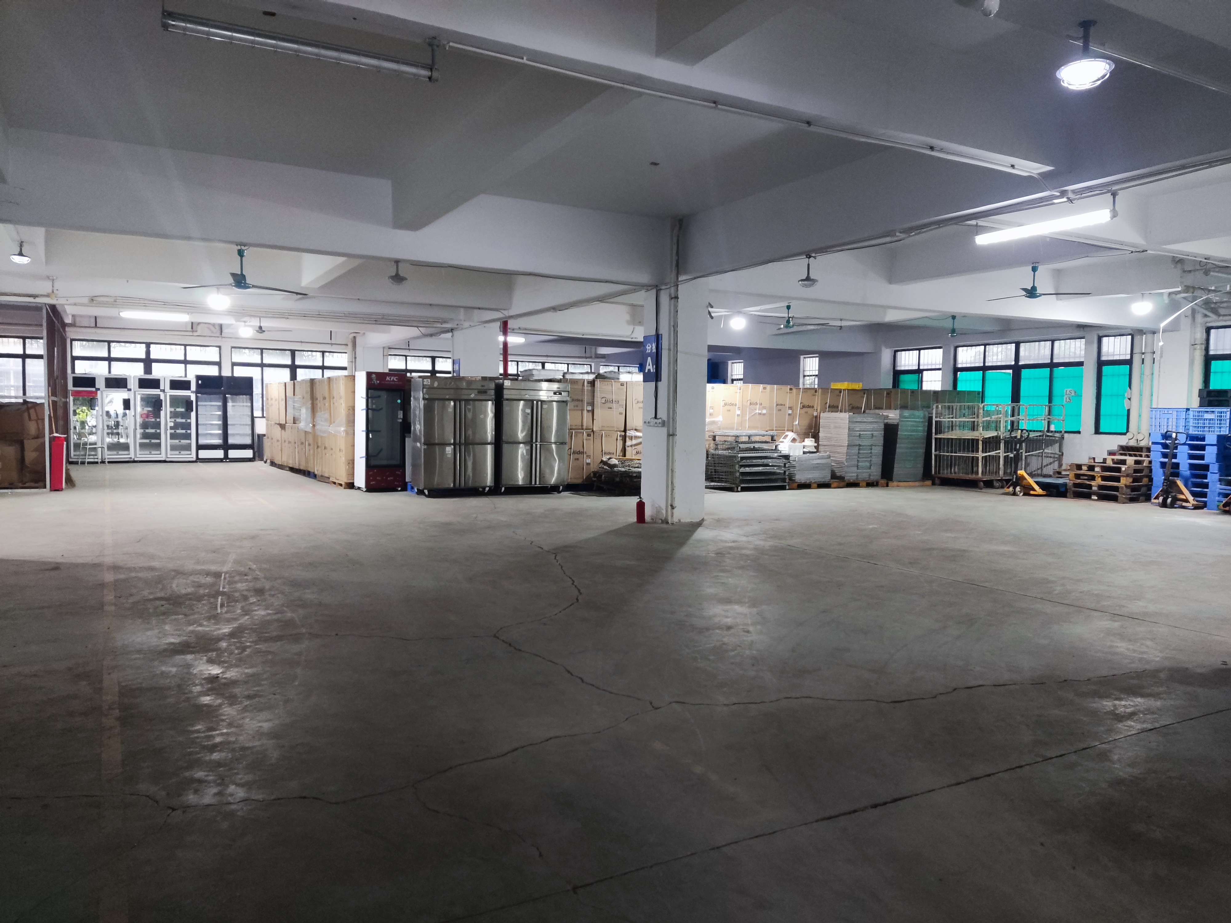 黄埔区东区一楼厂房出租，现成冷库200平，厂房仓库800平。