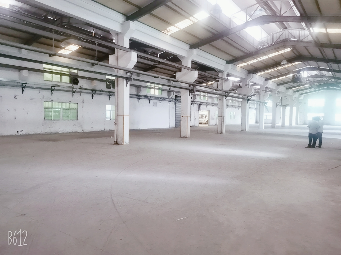 一楼原房东钢结构厂房仓库2000平方出租，滴水9米。