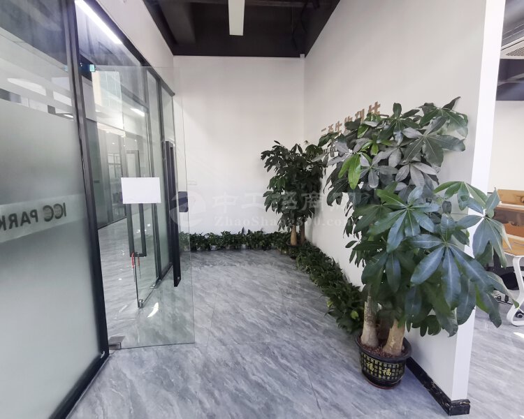 龙华大浪创意园办公室300平方出租可分租，带家私空调精装修