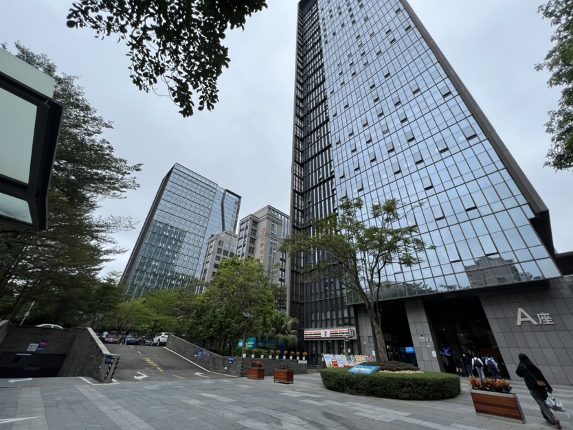 出售深圳宝安双地铁口商业写字楼146至2460平方央企开发