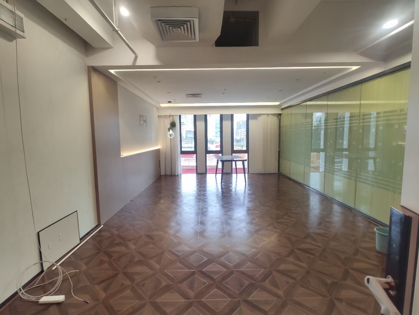 宝安西乡创意园区小面积精装带共享空间68平办公室出租