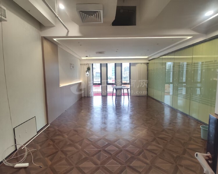 宝安西乡创意园区小面积精装带共享空间68平办公室出租