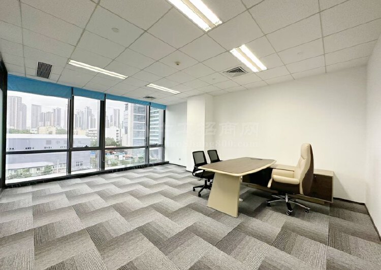 龙华地铁口450平精装办公室4个隔间，全新装修，拎包入住2