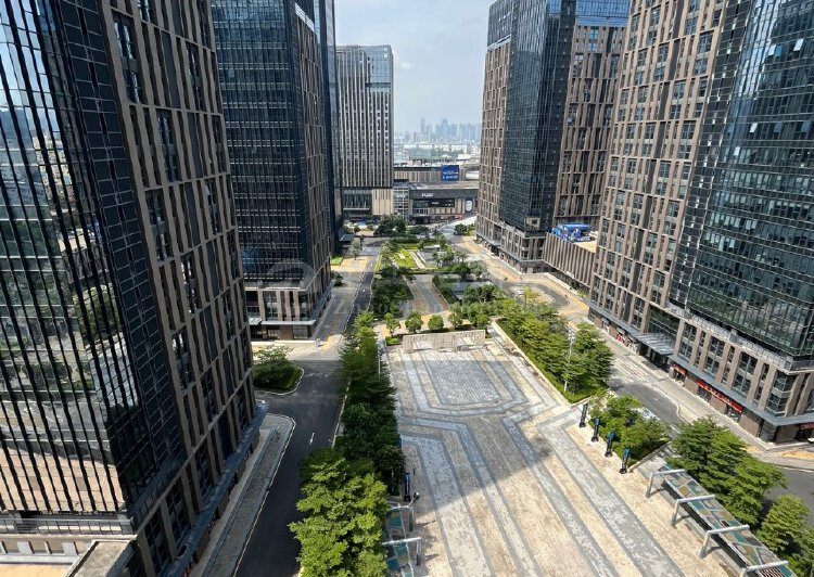 龙华清湖地铁旁红本高新科技园精装修300平方出租大小面积均有5