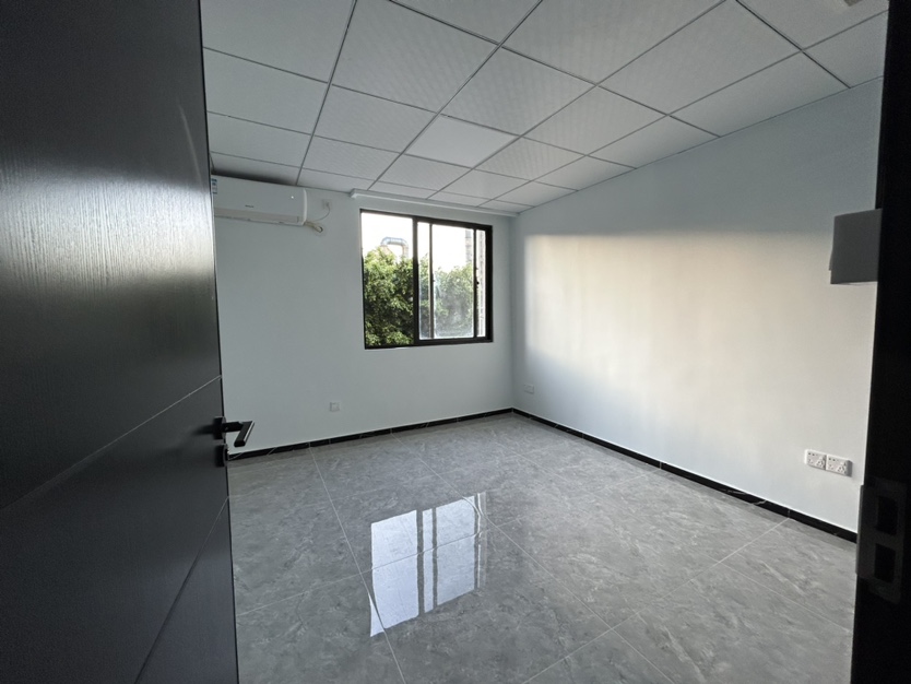 沙井西环路西环电子城附近创意园楼上精装修带隔间办公室150平