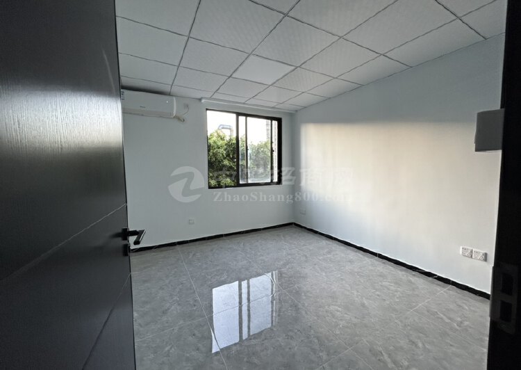 沙井西环路西环电子城附近创意园楼上精装修带隔间办公室150平7