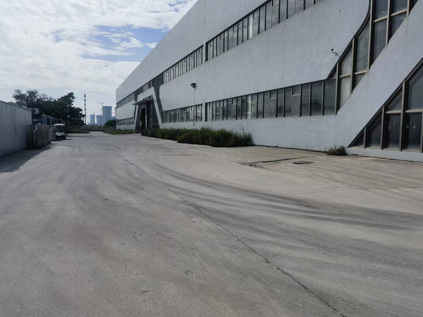 南沙独院工业厂房仓库7600平，证件齐，空地大，可分租，