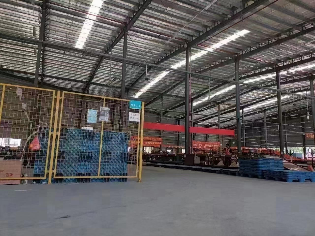 标准物流仓库：3500平方，有1.2米卸货平台。高度12米，