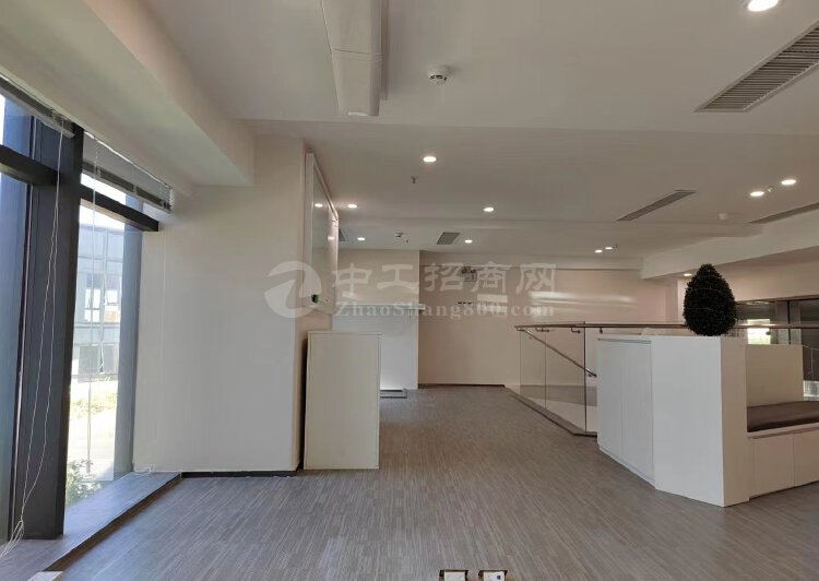 布吉长龙附近全新创意园精装办公室300平出租3