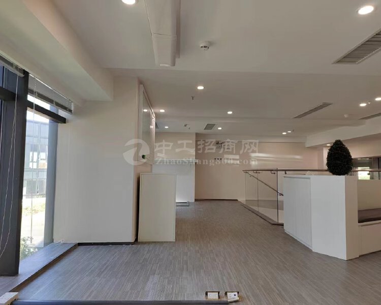 布吉长龙附近全新创意园精装办公室300平出租