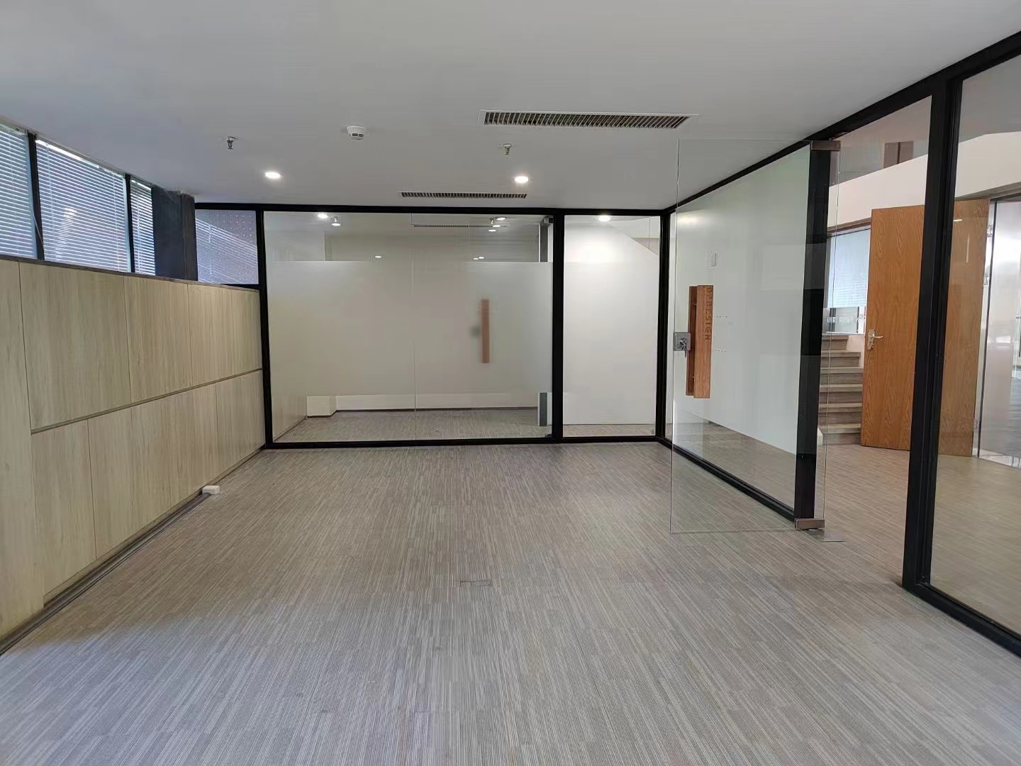 布吉长龙附近全新创意园精装办公室300平出租