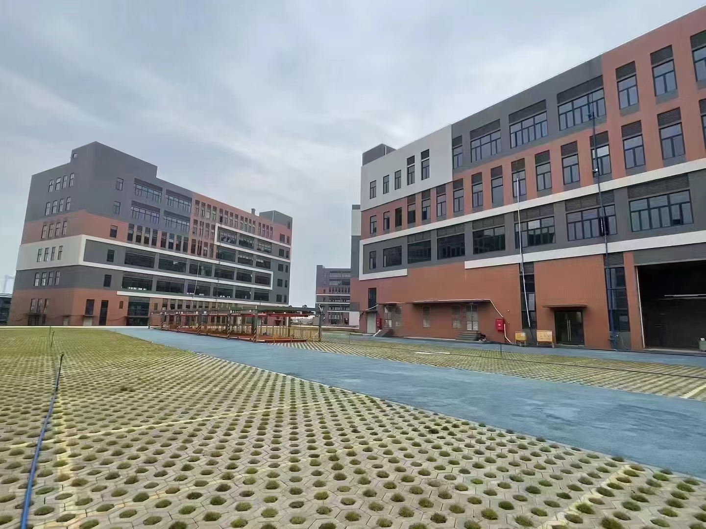 学校场地，独院原房东直租