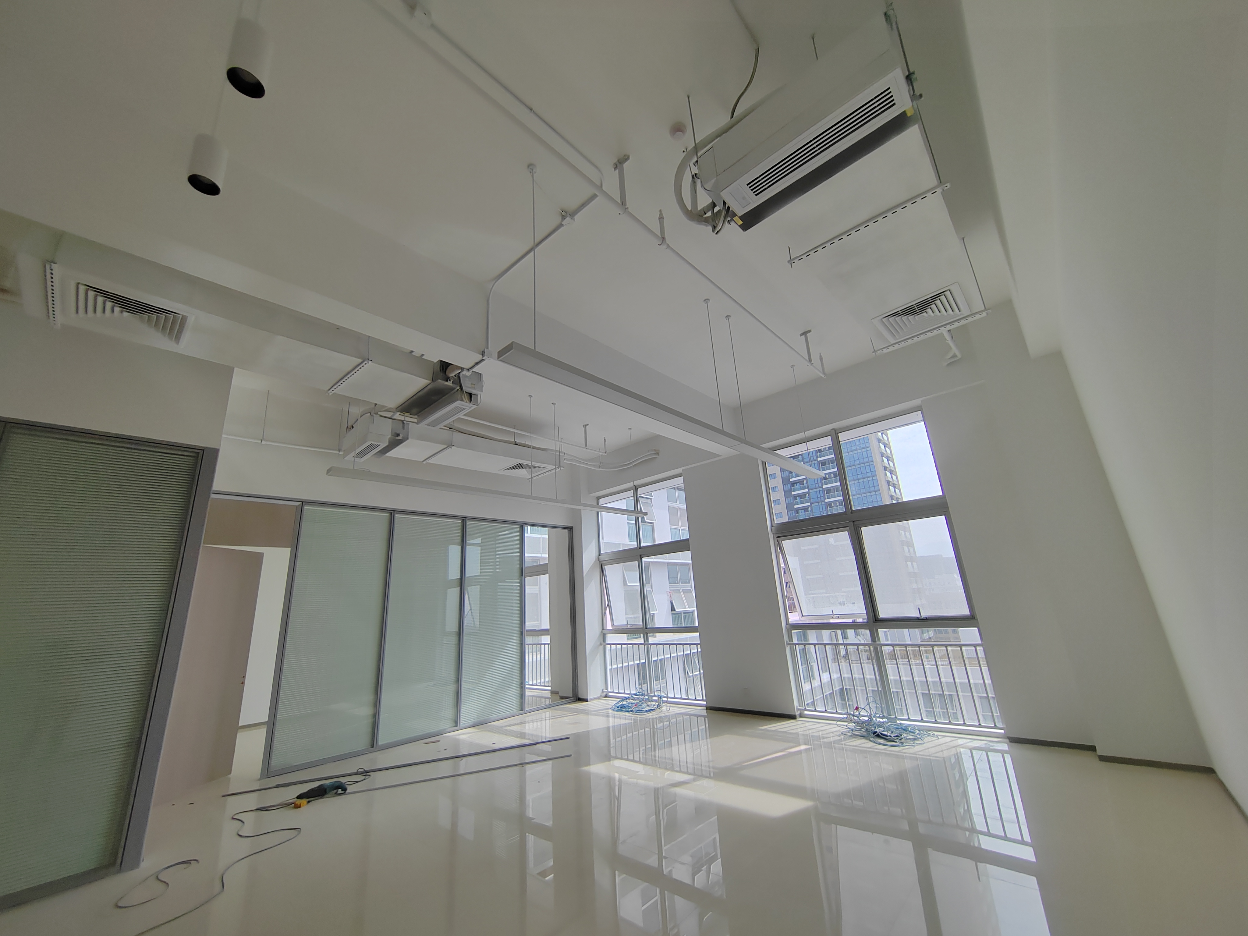 精装修办公室250平方350平方水电齐全带空调采光好可注册