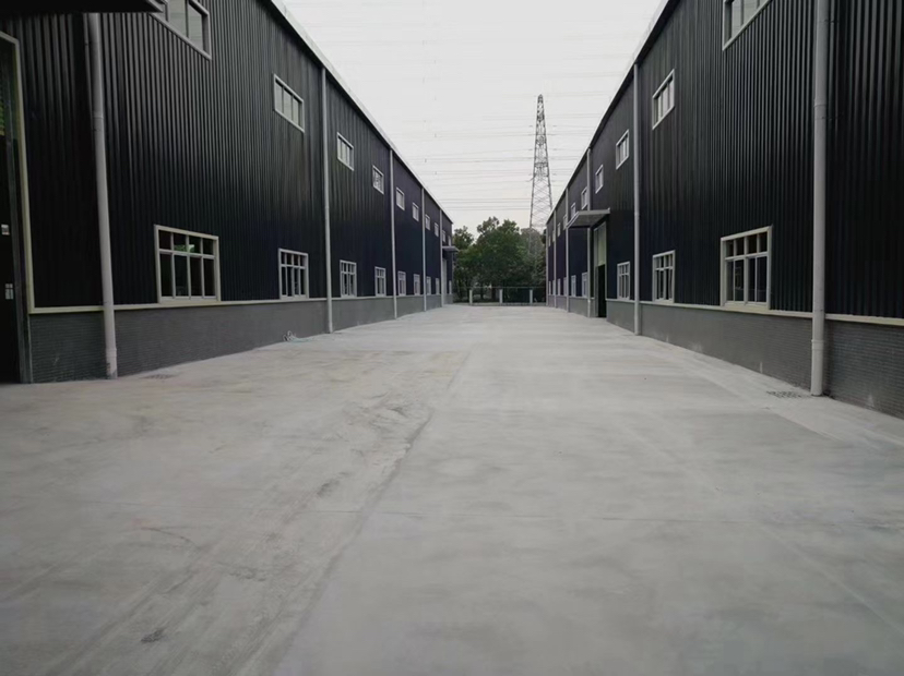 新出钢构2000平方层高6米空地大，可进货车可做仓库