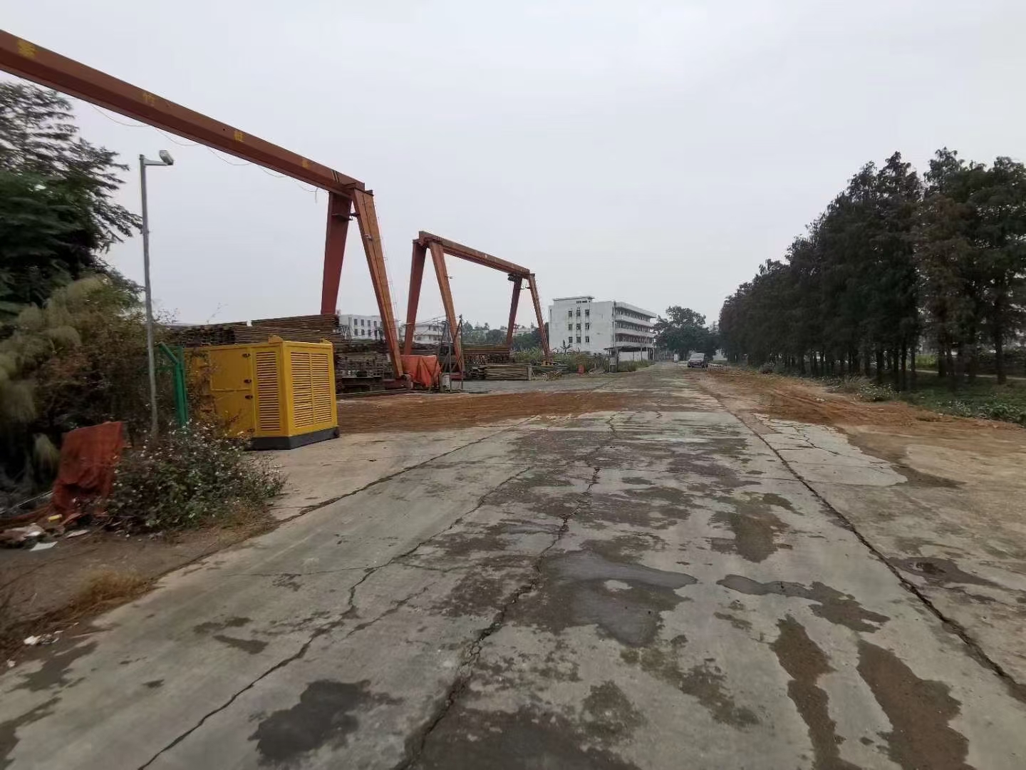 南沙市南路边独院吉地10000方出租，工业用地有现成行吊7