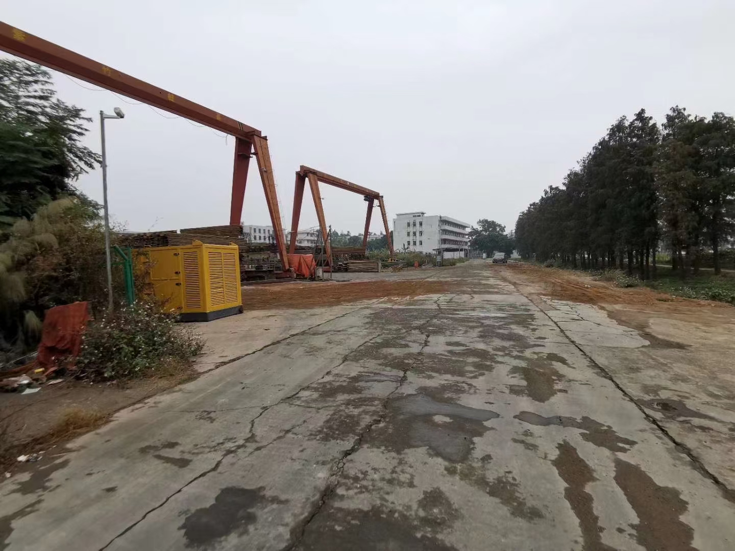 南沙市南路边独院吉地10000方出租，工业用地有现成行吊8