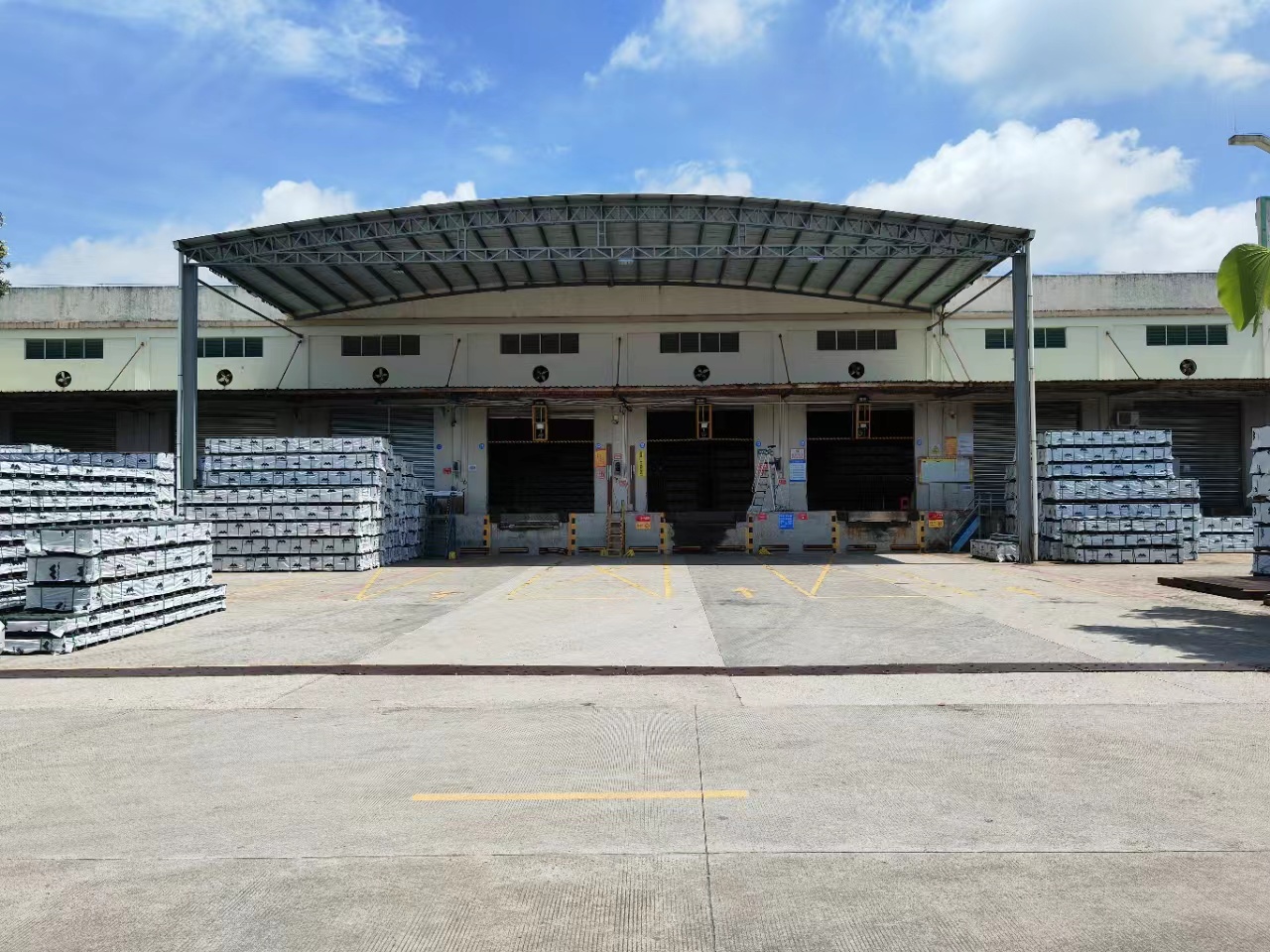 惠东独院单一层钢结构厂房仓库17000平方出租，可分租，
