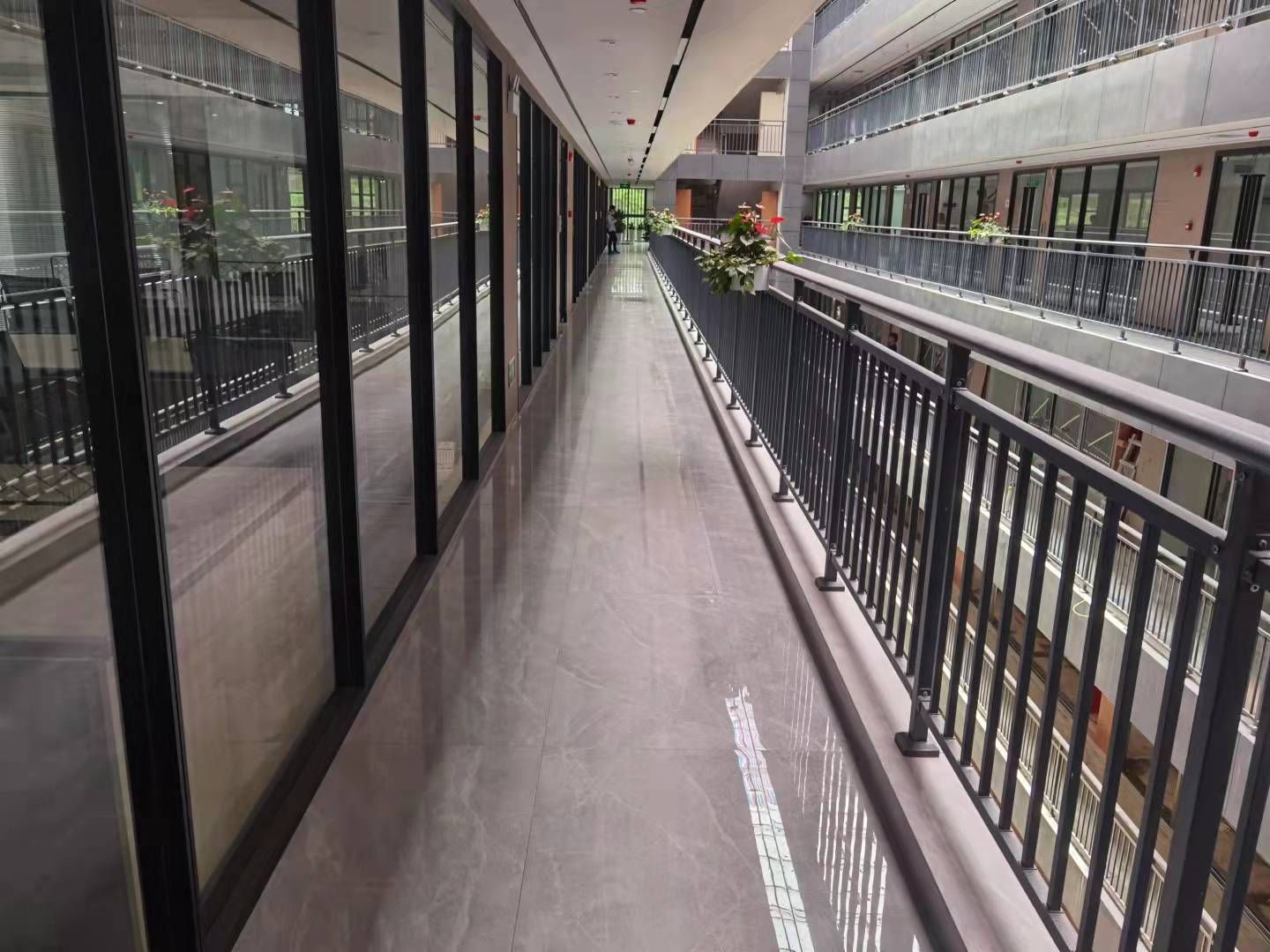 深圳龙岗布吉长龙地铁站新出3楼337平户型方正带装修出租