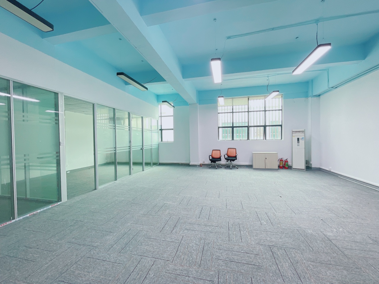 大学城5号线云谷二期，精装办公室250平，采光通透，面积实用