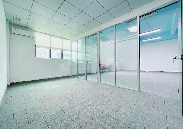 大学城5号线云谷二期，精装办公室250平，采光通透，面积实用2