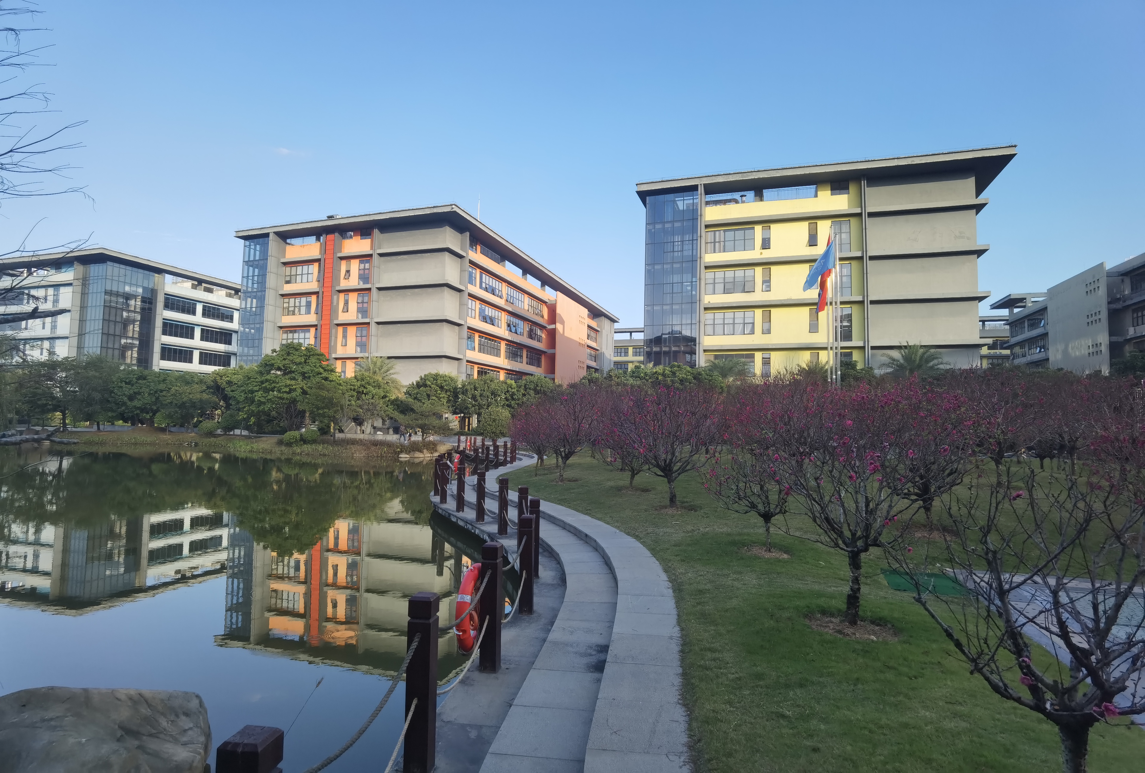 观澜地铁口最美科学园写字楼精装修399平方，龙华区品质最好！