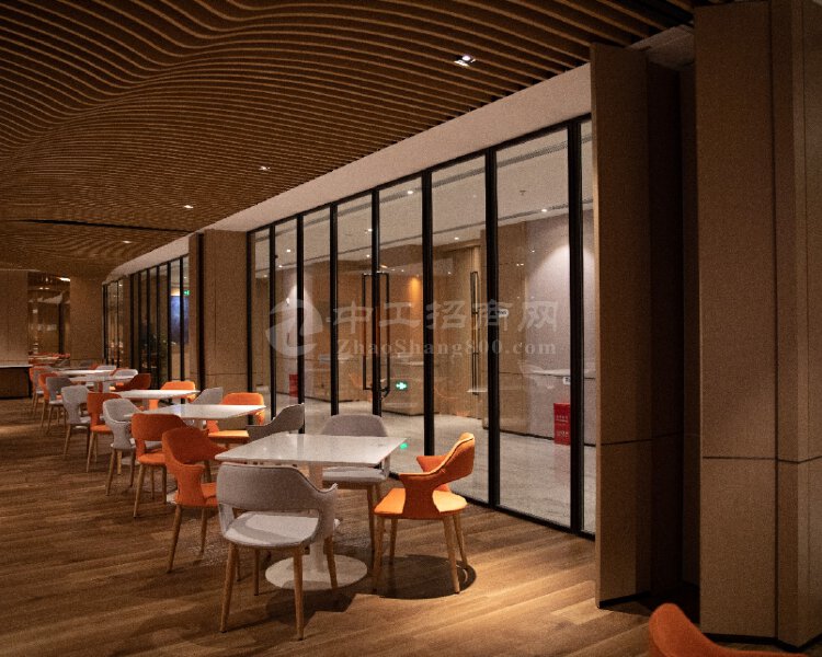龙华大浪高速口酒店客房184间餐饮会议公寓等设施配套齐全。