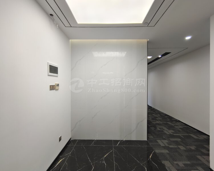 出租南山精装修办公室150㎡，1+1格局，双地铁口。