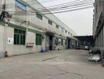 里水镇逢涌工业区新出单一层仓库5000方，大小可分租！