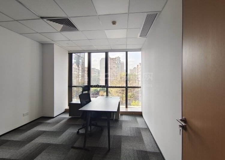 开发商直租超高使用率龙岗双地铁口400平方精装修办公室出租2