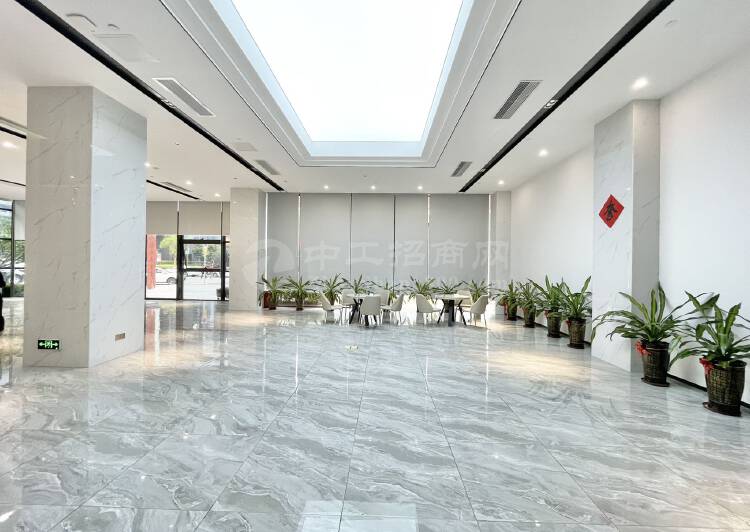 凤岗高新产业园区，总部大楼950平豪华装修，提升企业形象。3