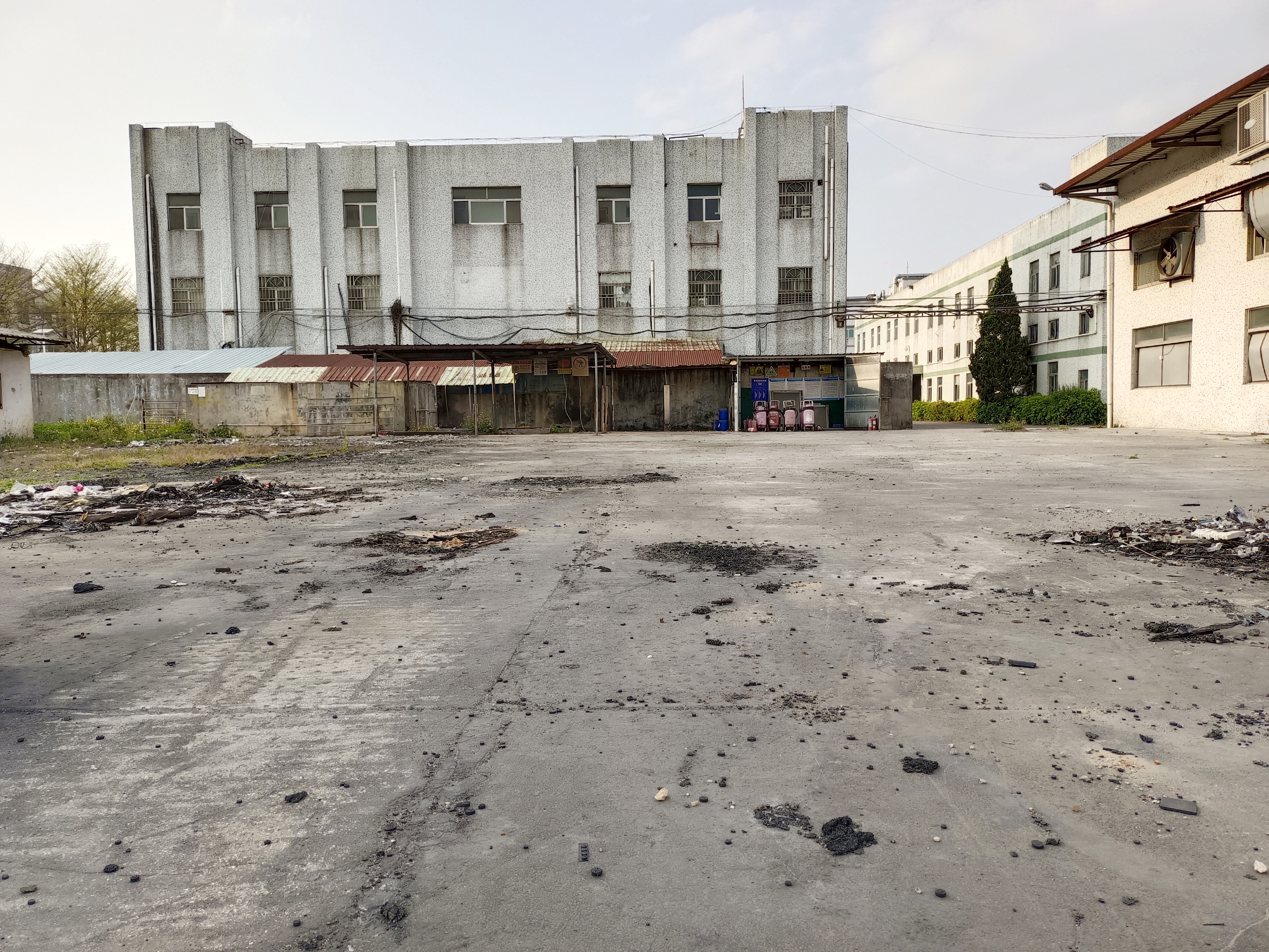 惠东白花红本工业用地2000平米独院招租水泥硬化水电齐全分租3