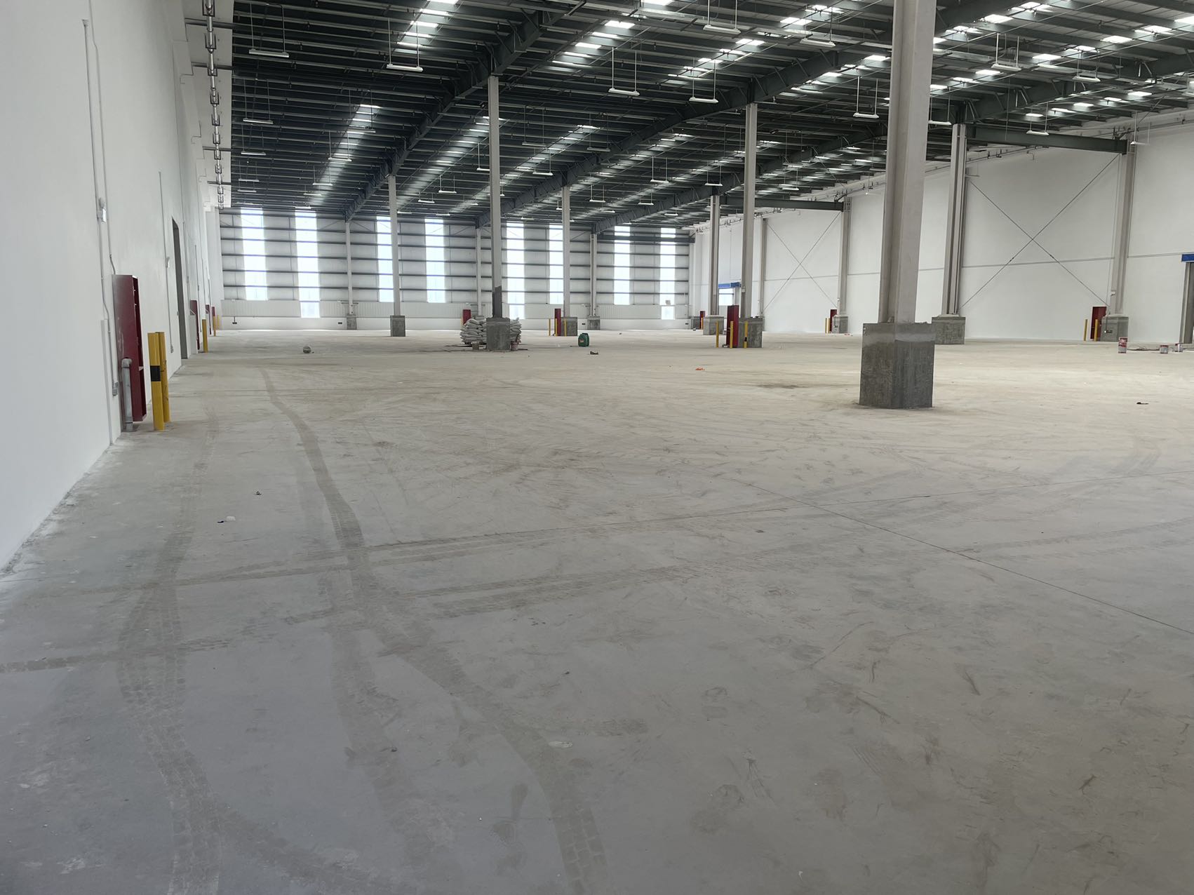 南沙全新厂房仓库10万平，层高11米，空地大，配套完善易招工