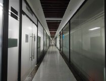 平湖10线地铁口168平米电商办公室现成装修出租拎包入驻