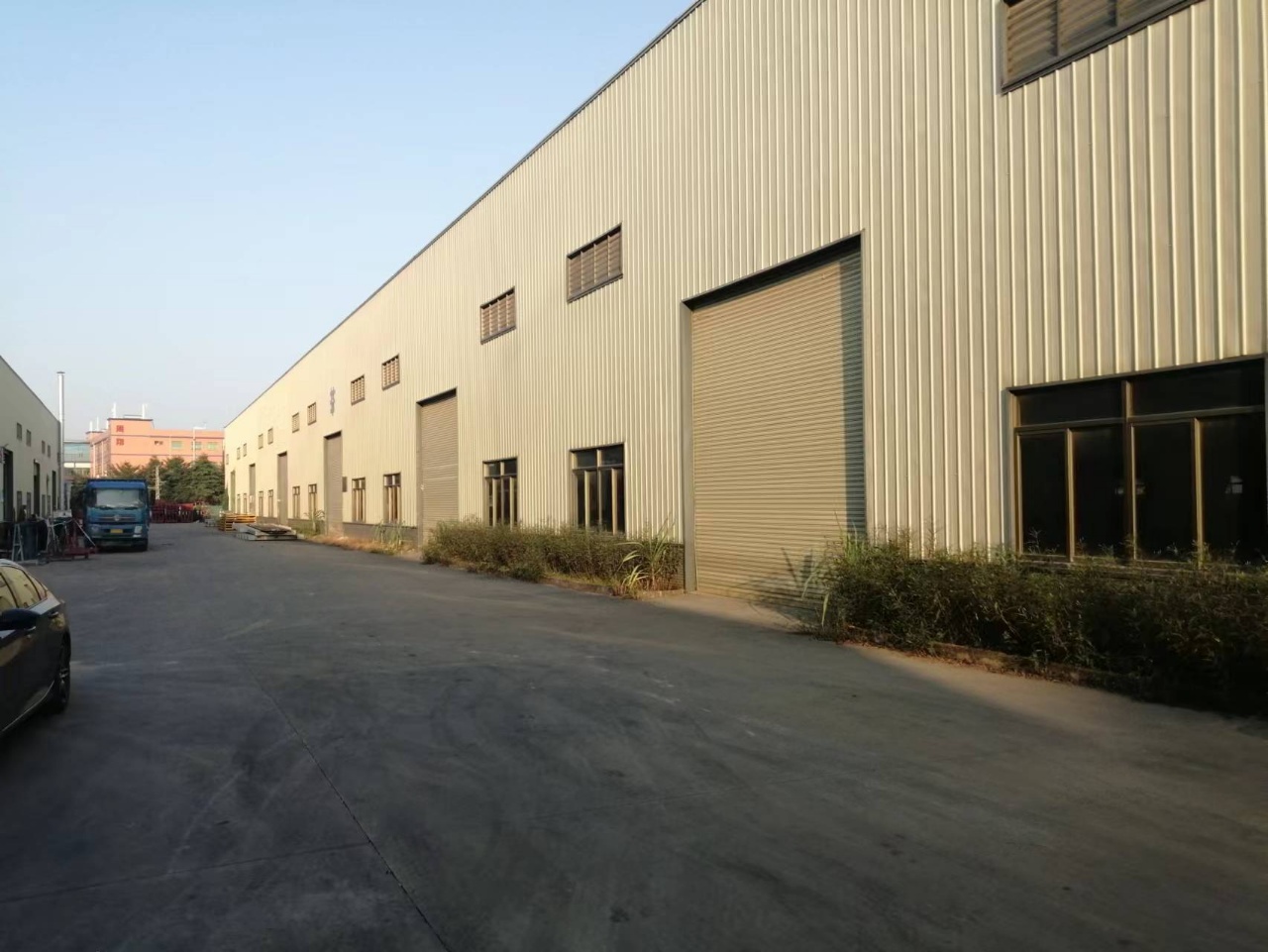 惠阳镇隆钢结构厂房仓库6000平带办公室。滴水14米4部行车