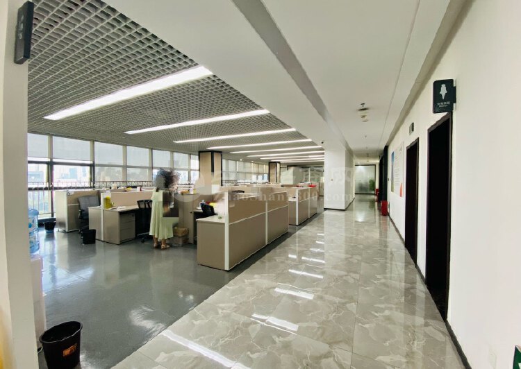 南山科技园新出证层办公室1300平大小可以分租租金50起6