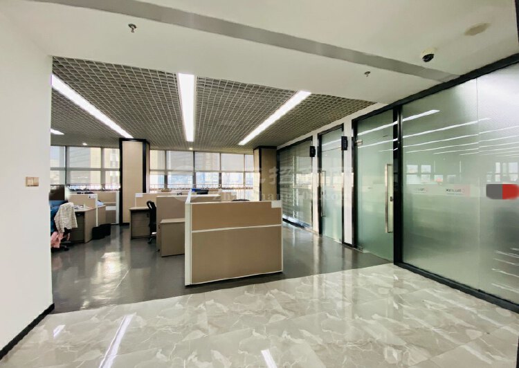 南山科技园新出证层办公室1300平大小可以分租租金50起3