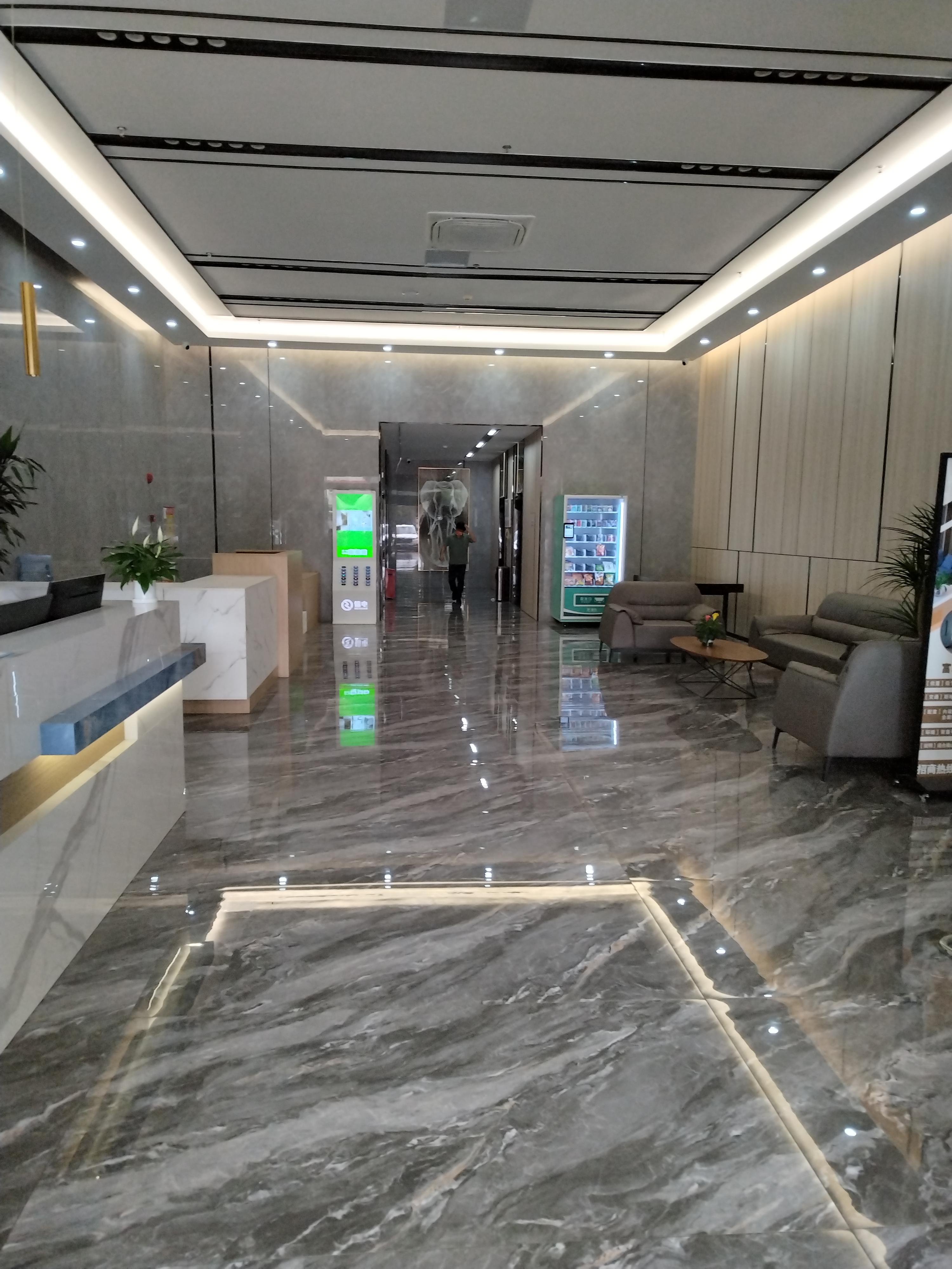 福永地铁口采光好户型方正大型创业园200平米豪华装修出租
