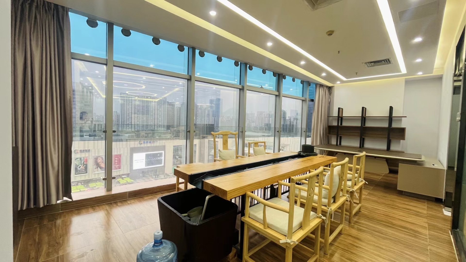 沙井新桥中心新出小面积办公室家私配齐，一手房东直租145平