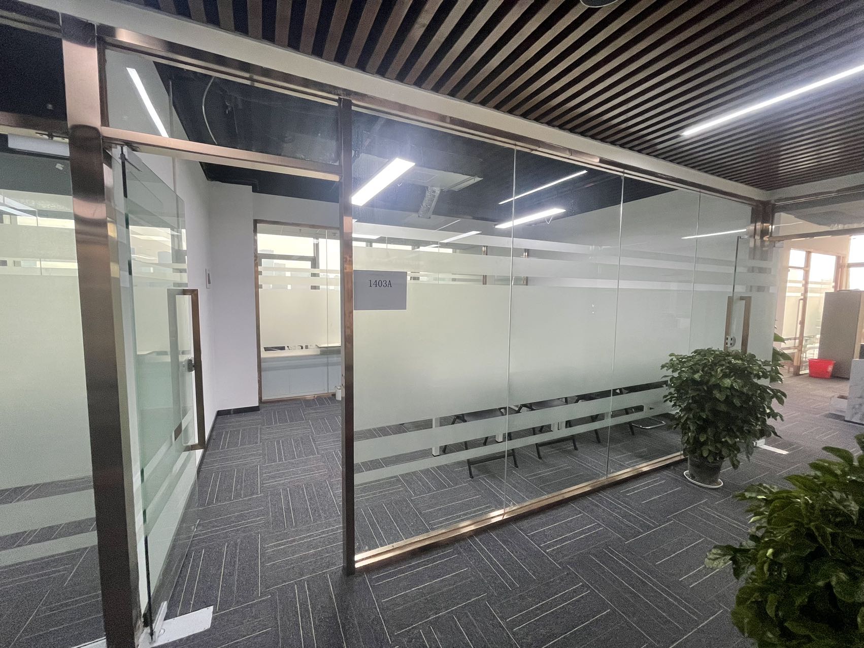 南山桃源地铁站西海明珠78平精装修办公室。